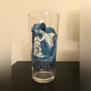 Vintage 1970s Aquarius zodiac drinking glass. promo from Arby’s